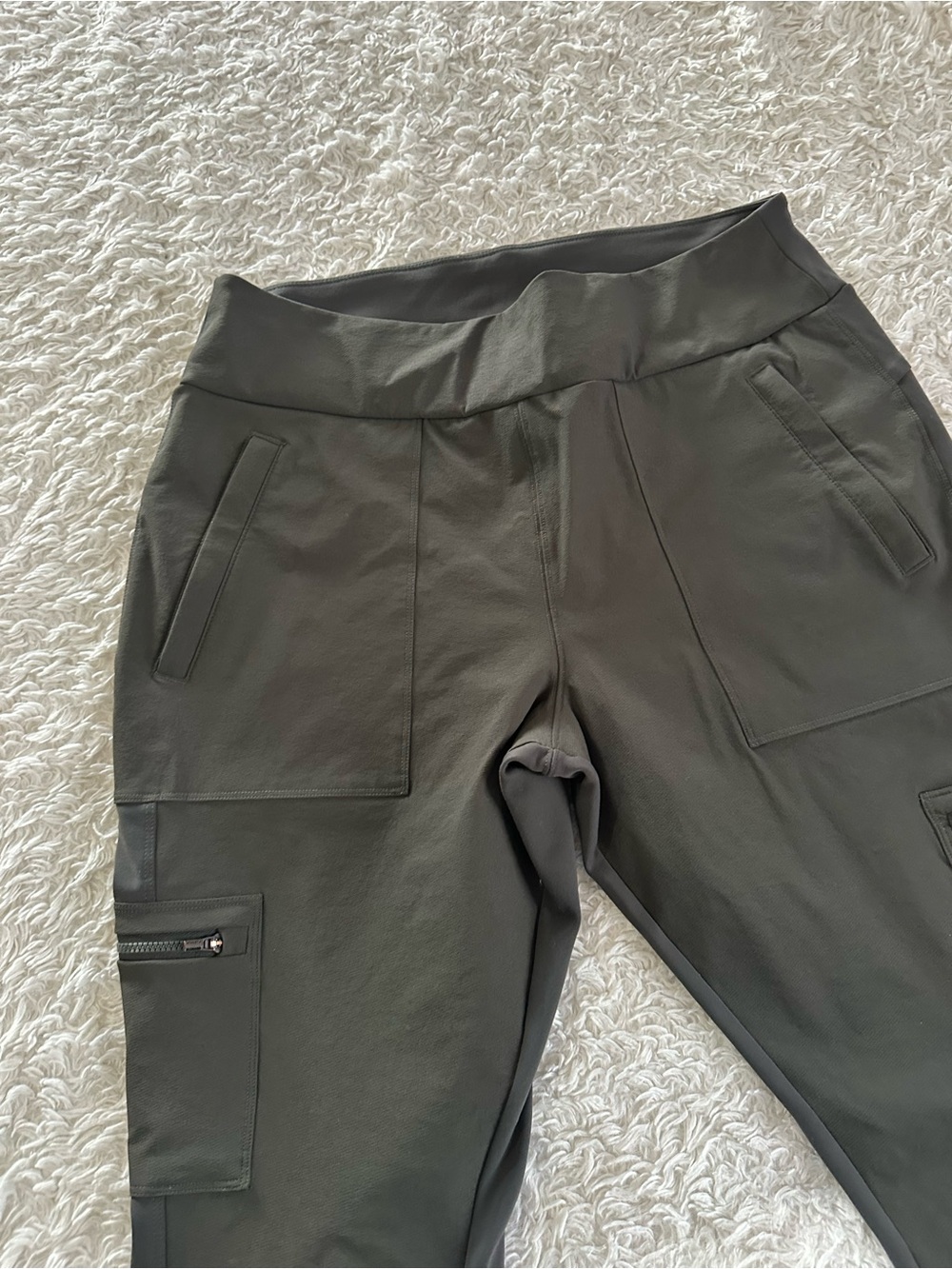 Athleta Headlands Hybrid Cargo Tight Shale Green #353474 Size 16 EUC - Picture 4 of 10